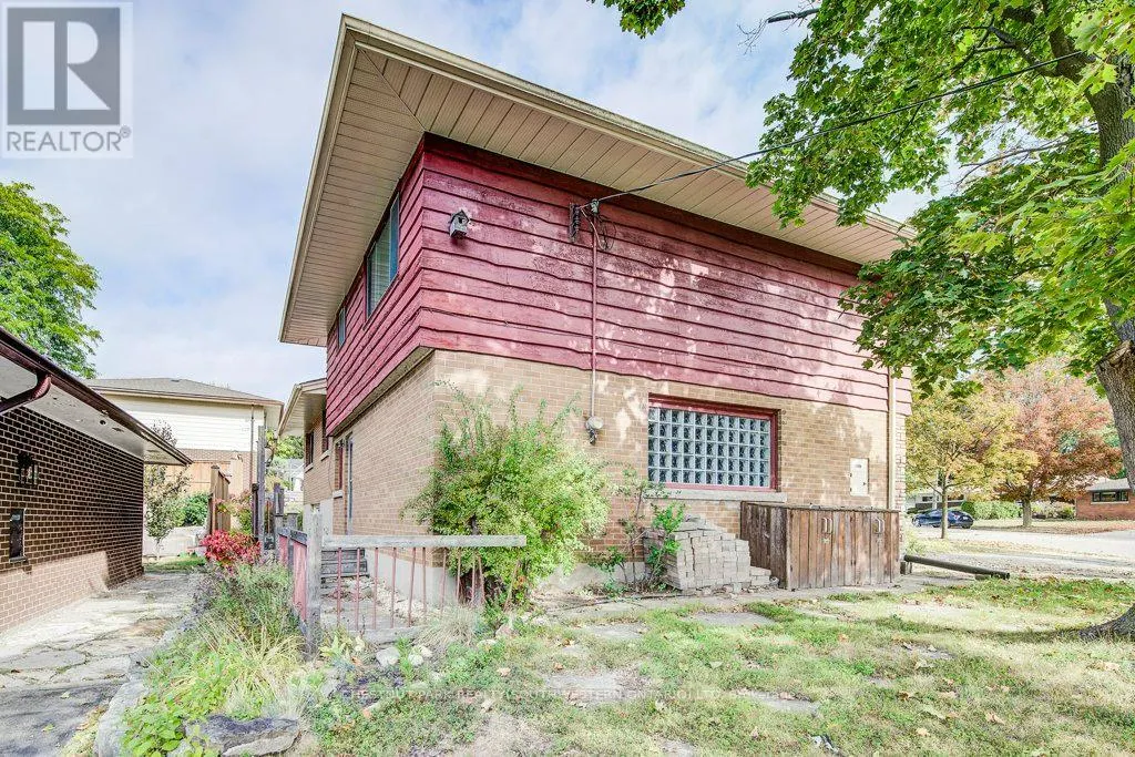 33 EVERGREEN CRESCENT