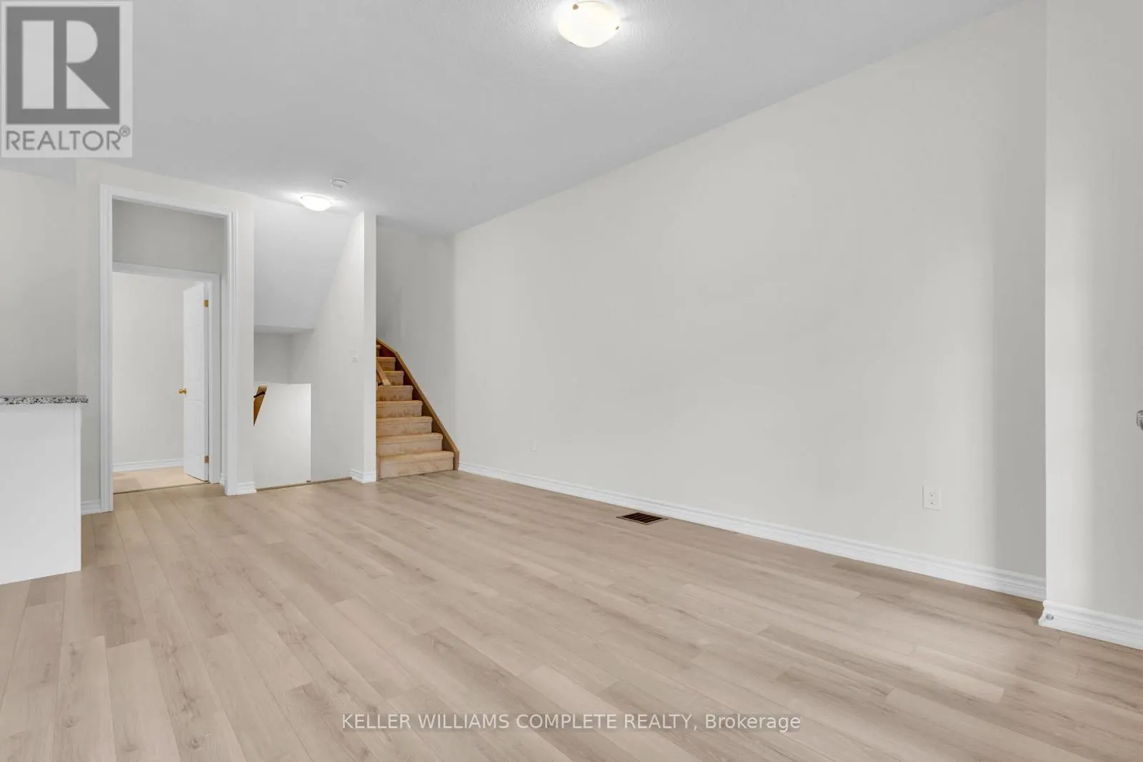 147 - 677 PARK ROAD N