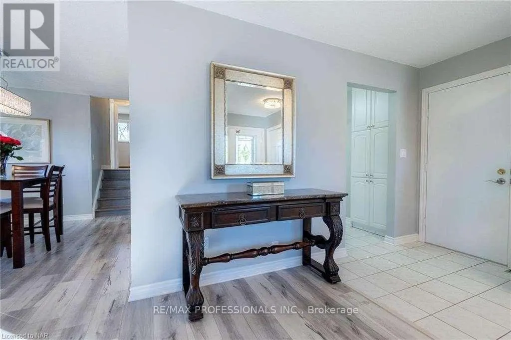 UPPER - 100 LARCHWOOD CIRCLE