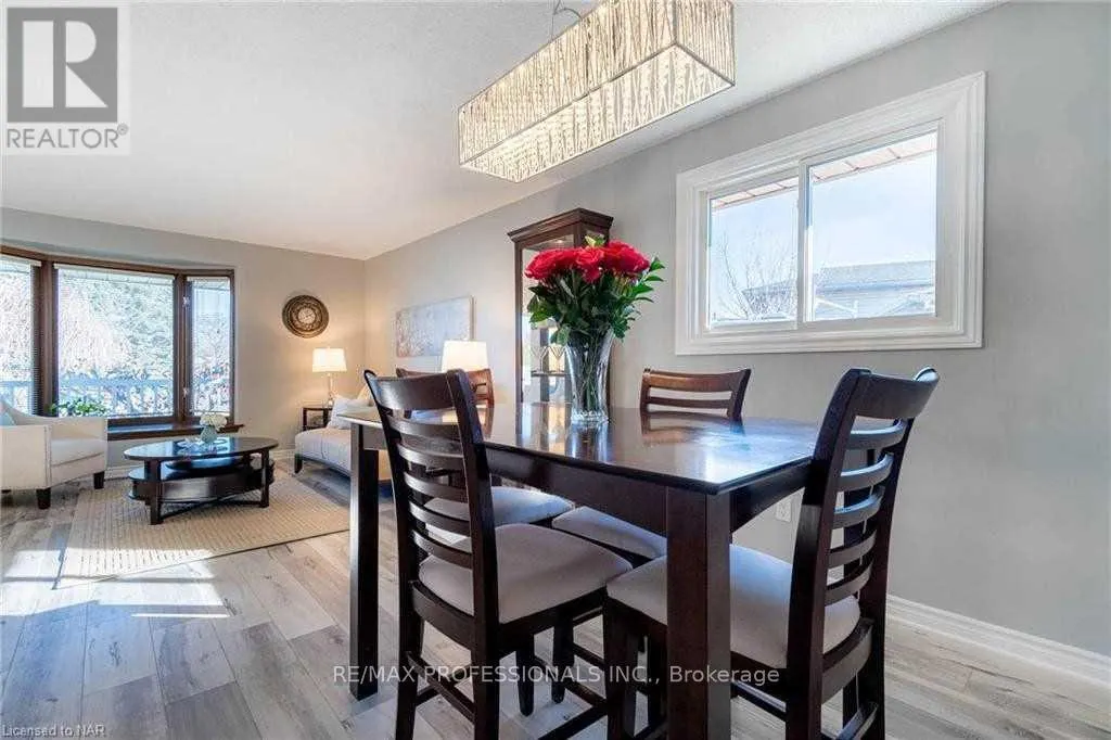 UPPER - 100 LARCHWOOD CIRCLE