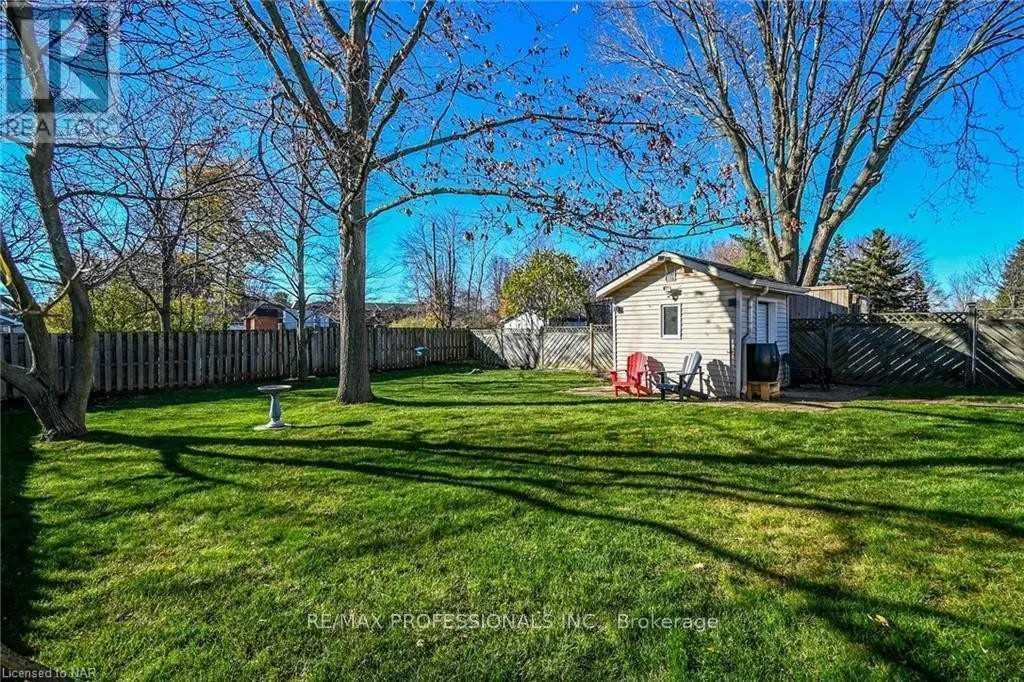 UPPER - 100 LARCHWOOD CIRCLE