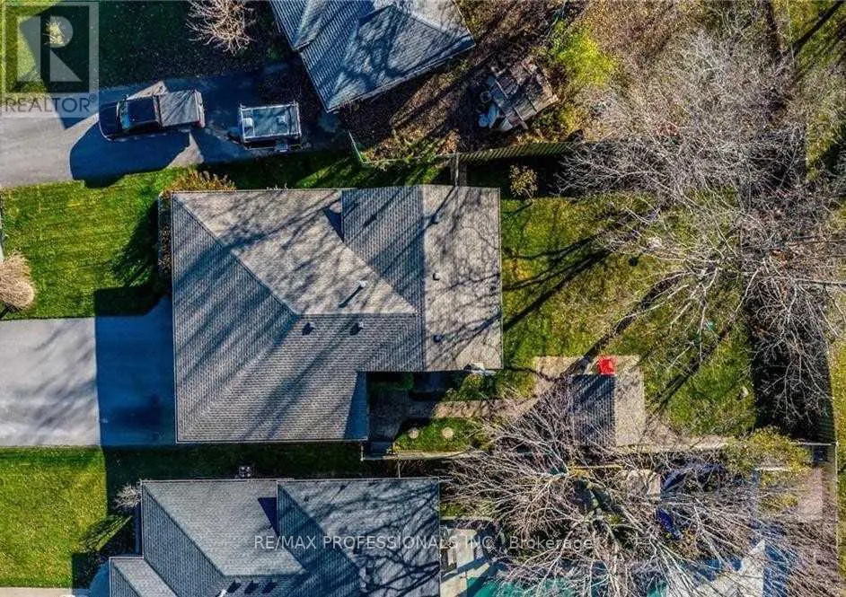 UPPER - 100 LARCHWOOD CIRCLE