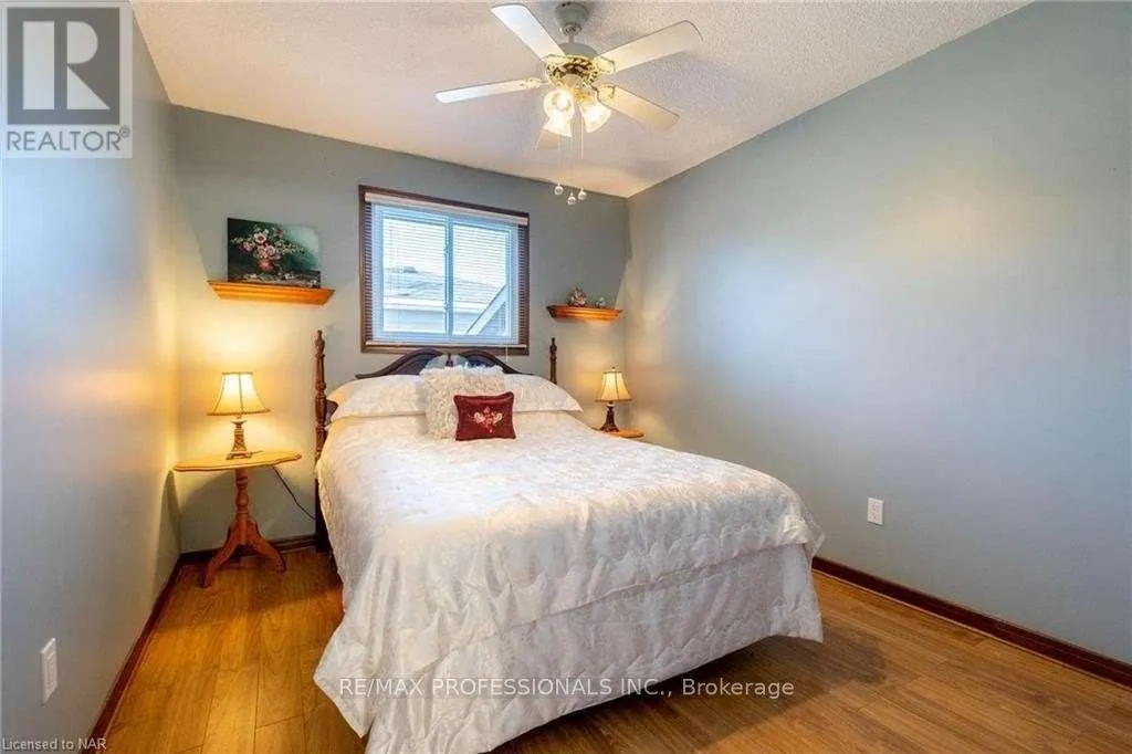 UPPER - 100 LARCHWOOD CIRCLE