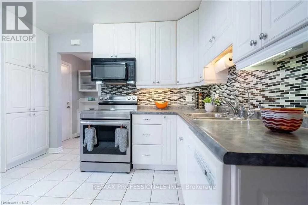 UPPER - 100 LARCHWOOD CIRCLE