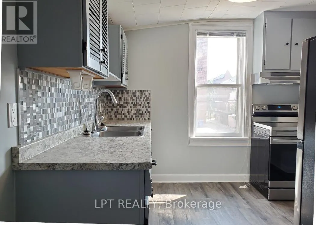 2 - 57 HAMILTON AVENUE N