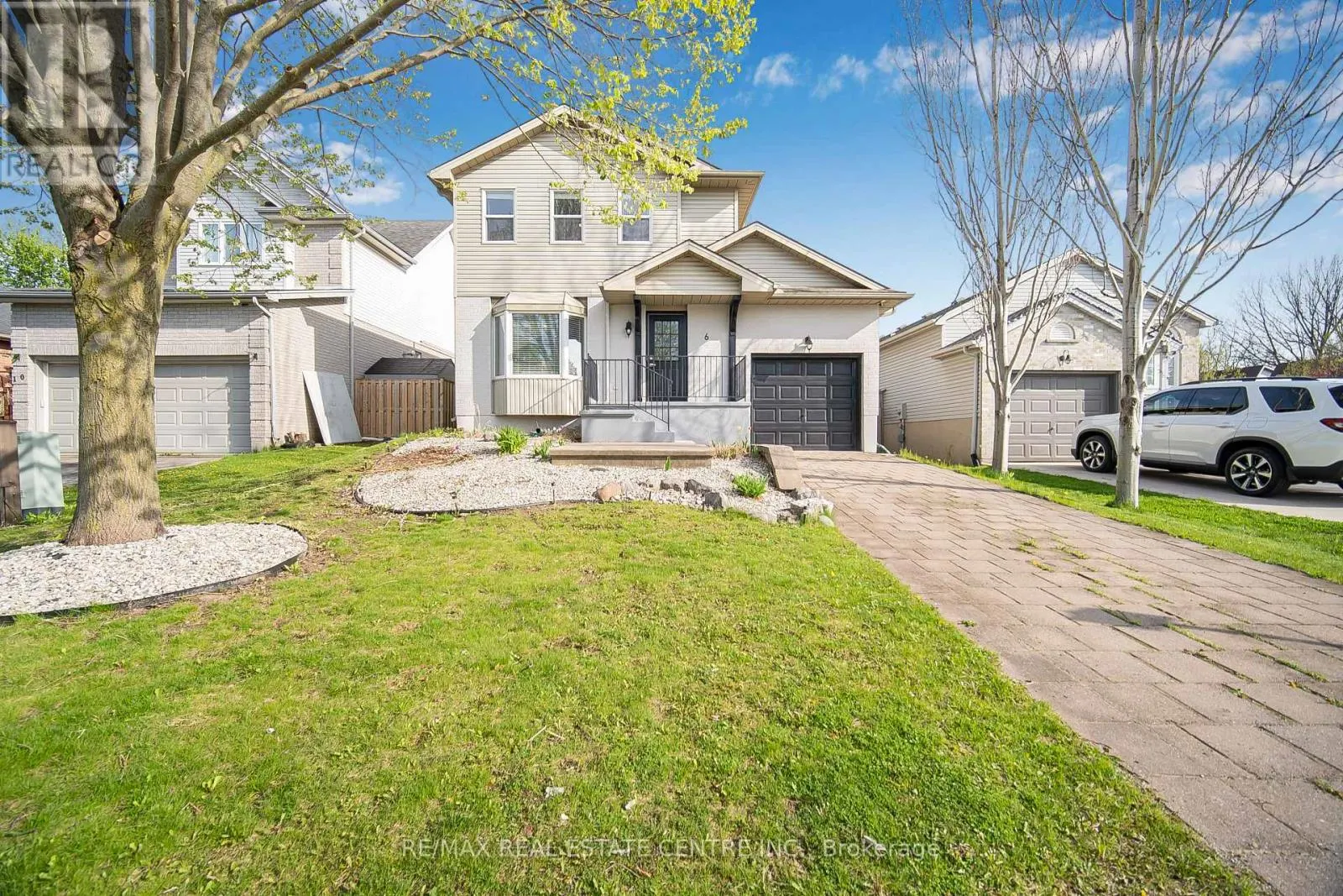 6 EULA WHITE PLACE
