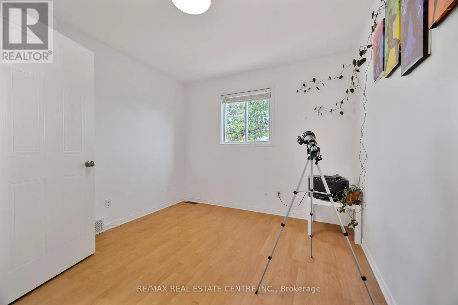 6 EULA WHITE PLACE
