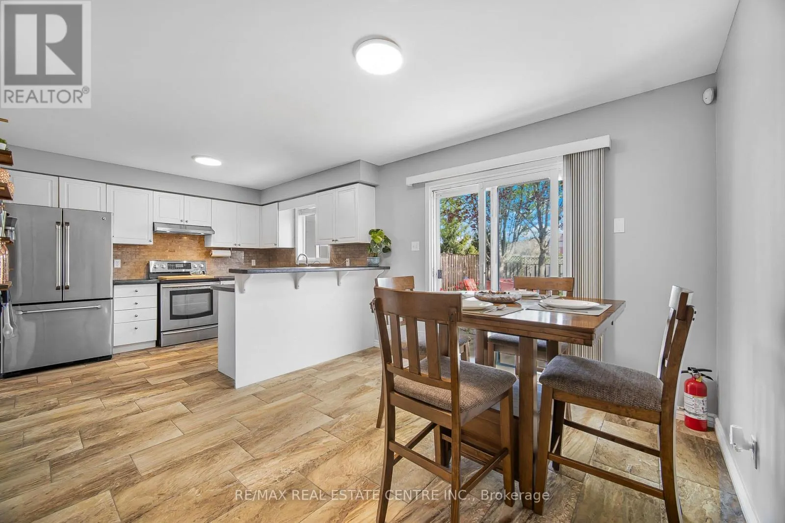6 EULA WHITE PLACE