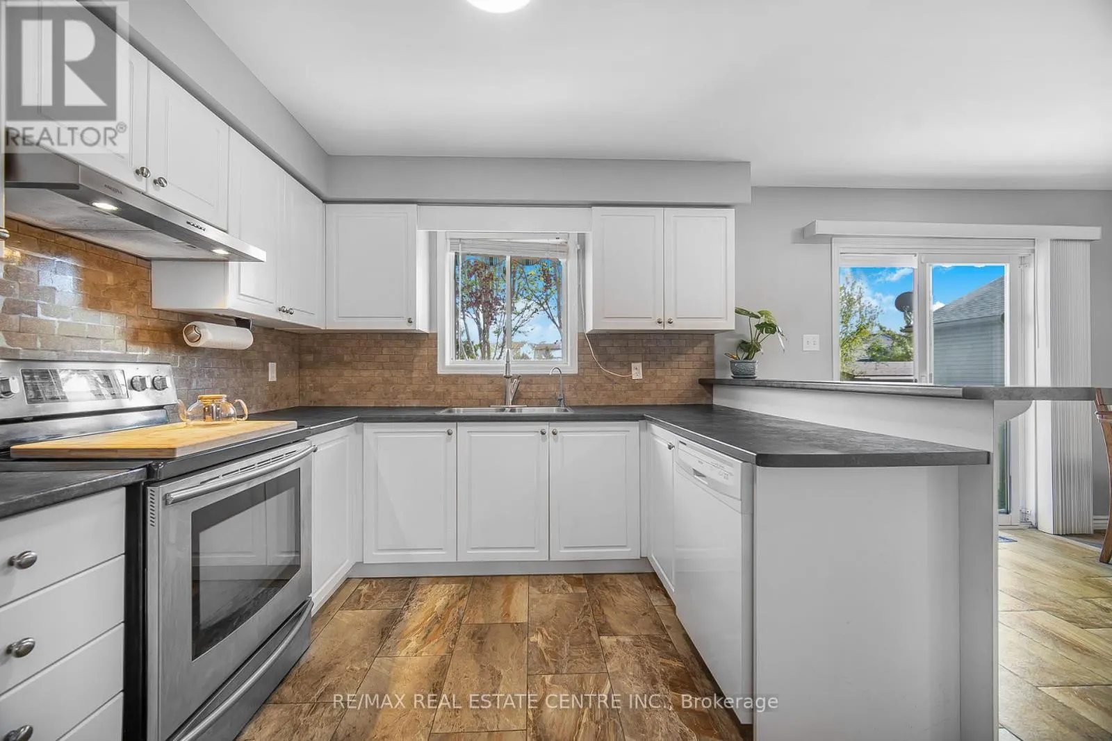 6 EULA WHITE PLACE