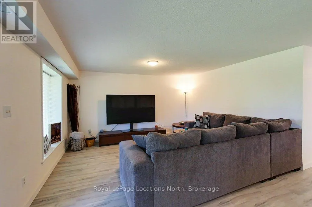 306 LAKESHORE ROAD N