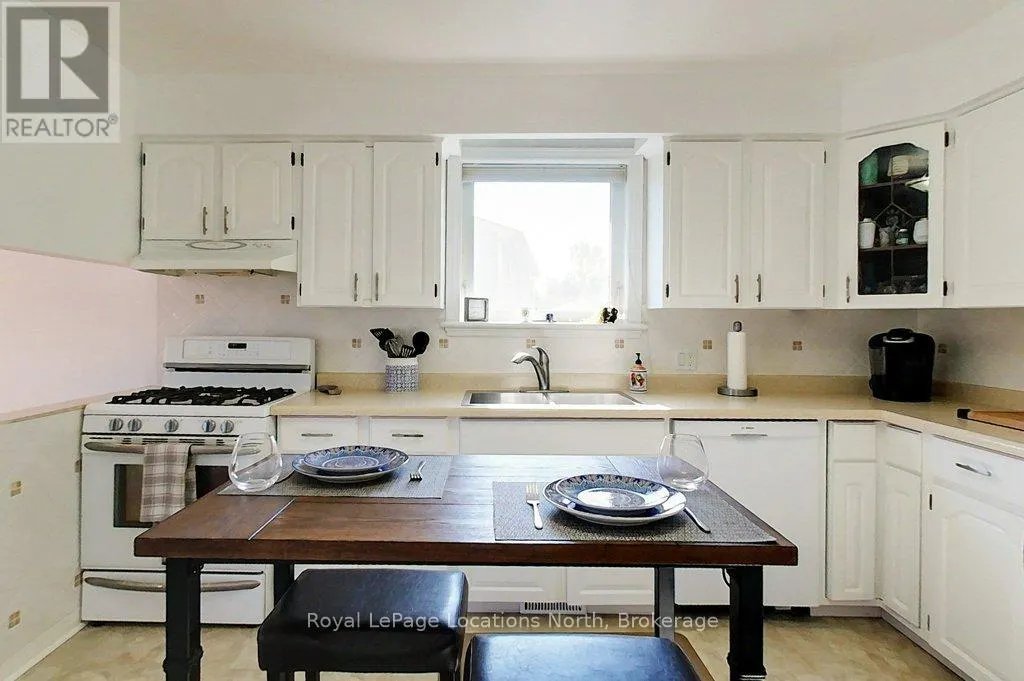 306 LAKESHORE ROAD N