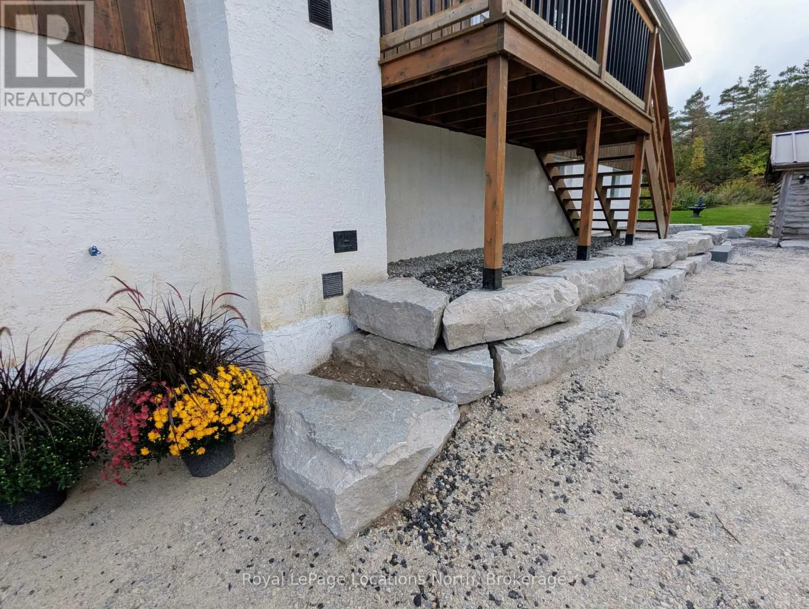 306 LAKESHORE ROAD N