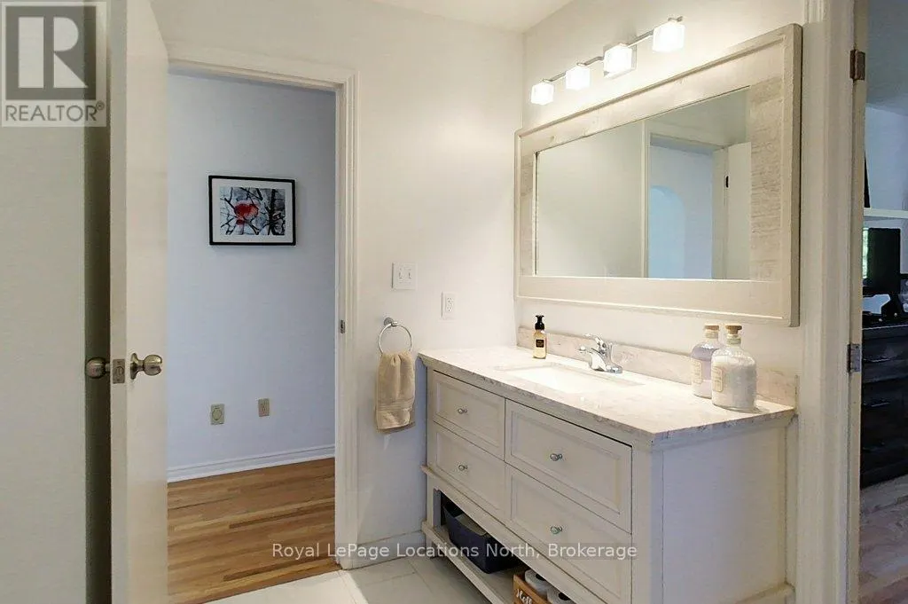306 LAKESHORE ROAD N