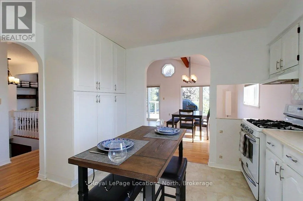 306 LAKESHORE ROAD N