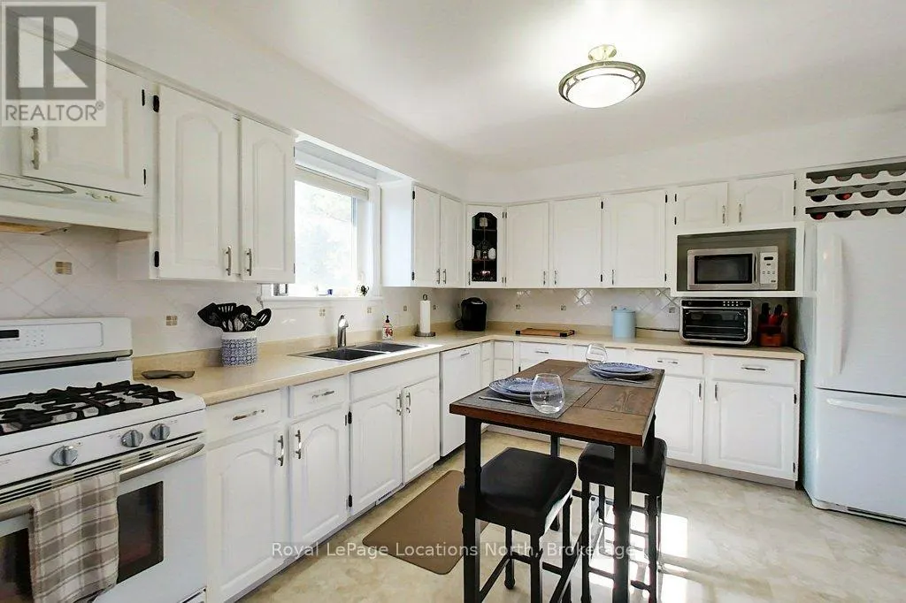 306 LAKESHORE ROAD N