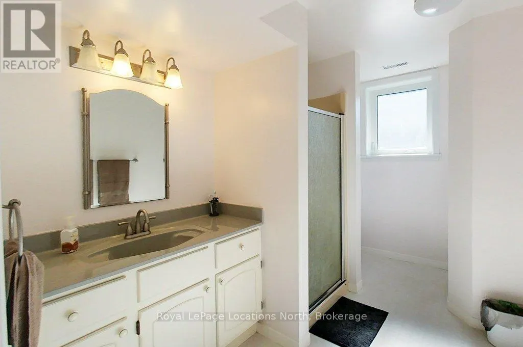 306 LAKESHORE ROAD N