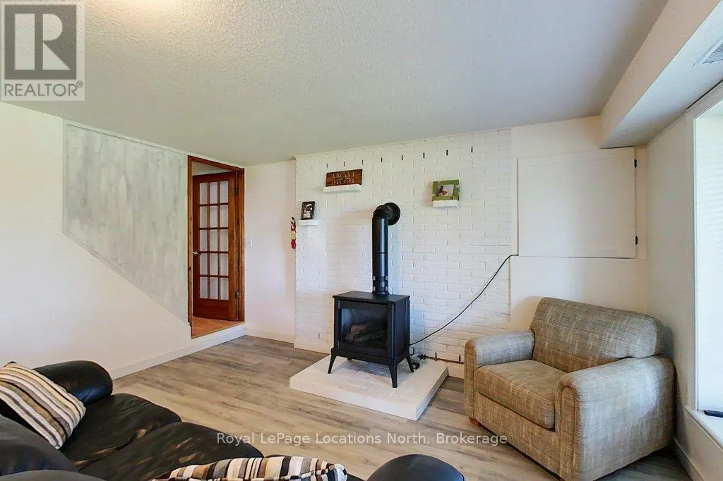 306 LAKESHORE ROAD N