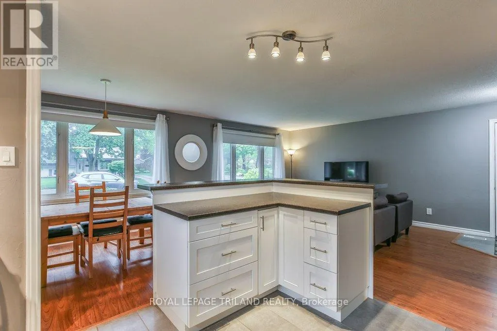 44 TWEED CRESCENT