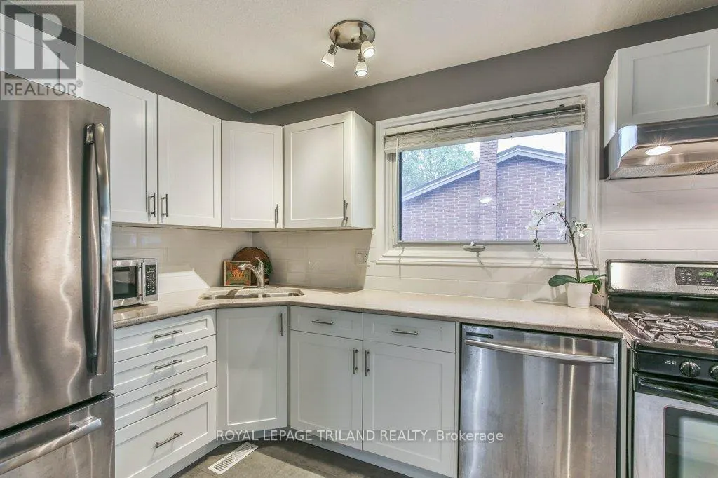 44 TWEED CRESCENT