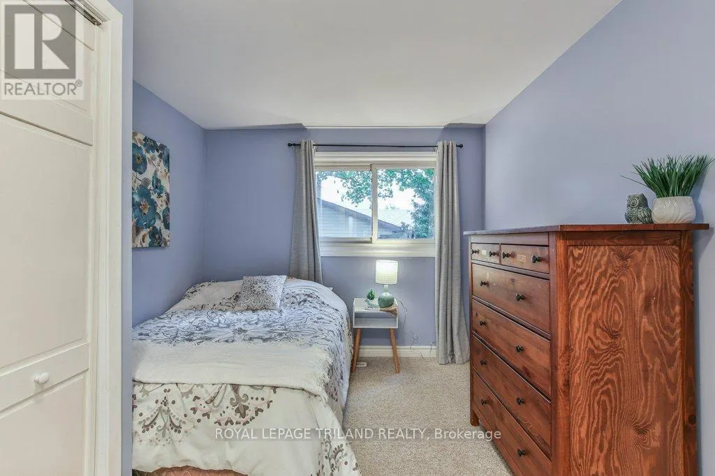 44 TWEED CRESCENT