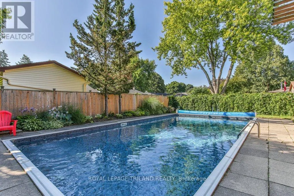 44 TWEED CRESCENT