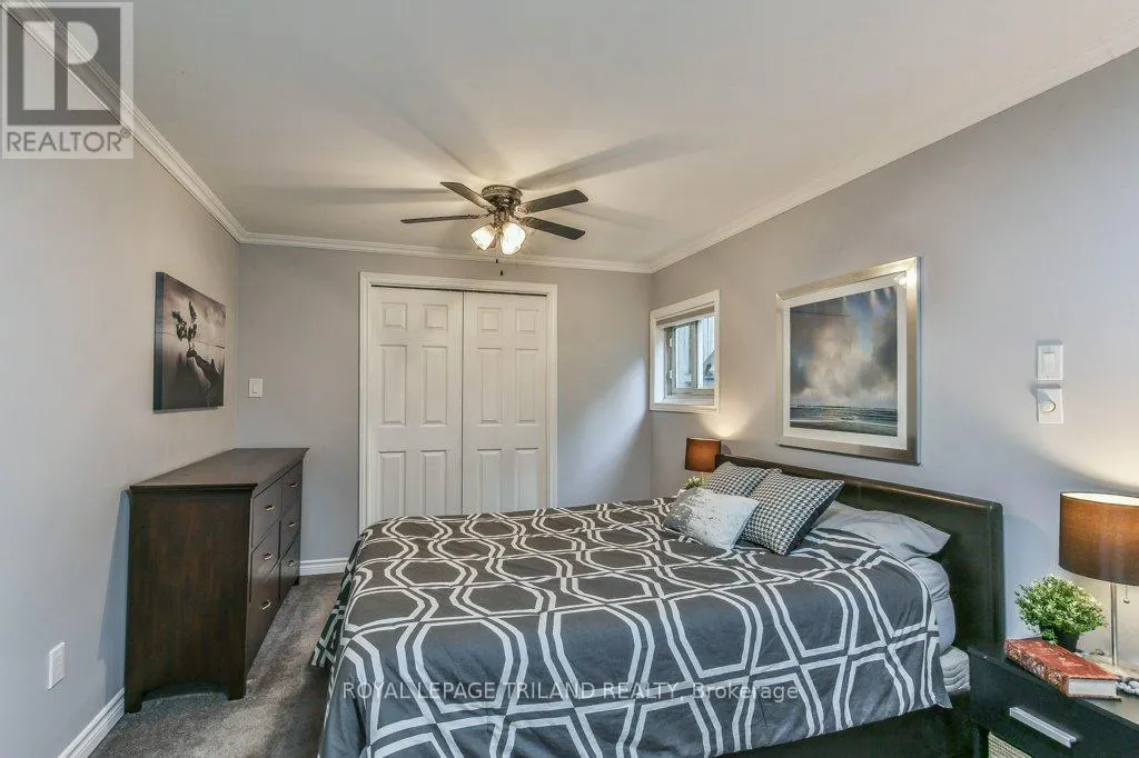 44 TWEED CRESCENT