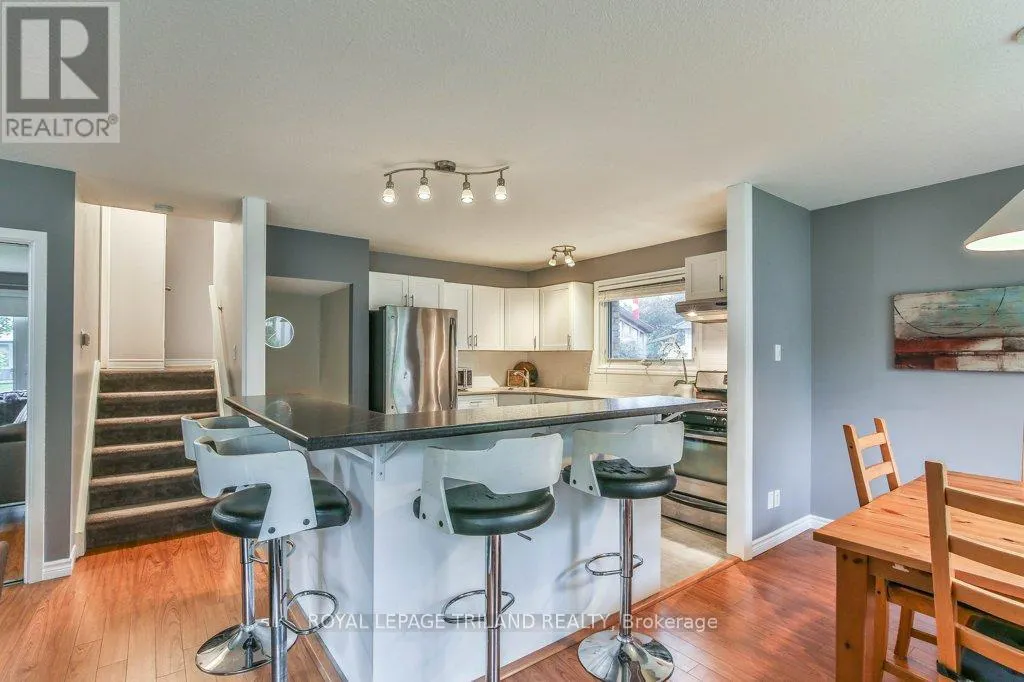 44 TWEED CRESCENT