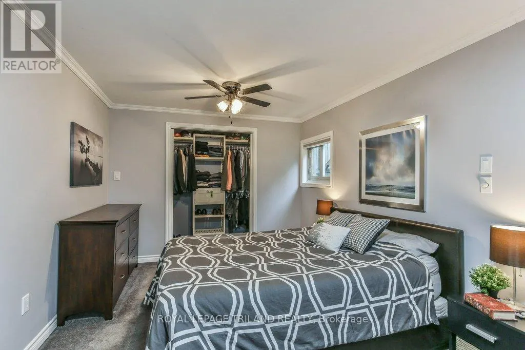 44 TWEED CRESCENT