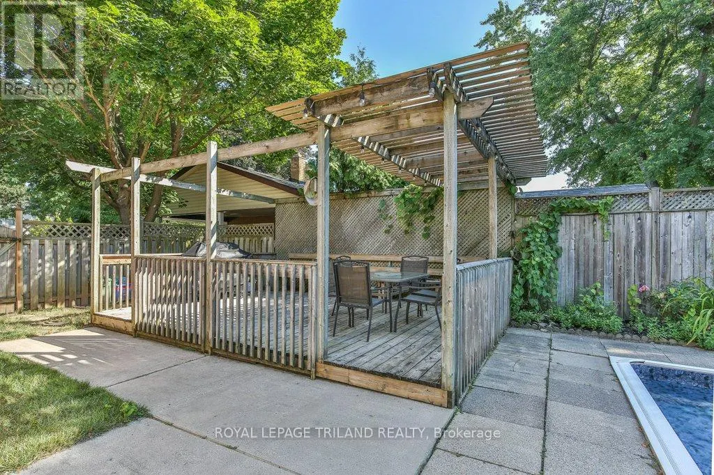 44 TWEED CRESCENT