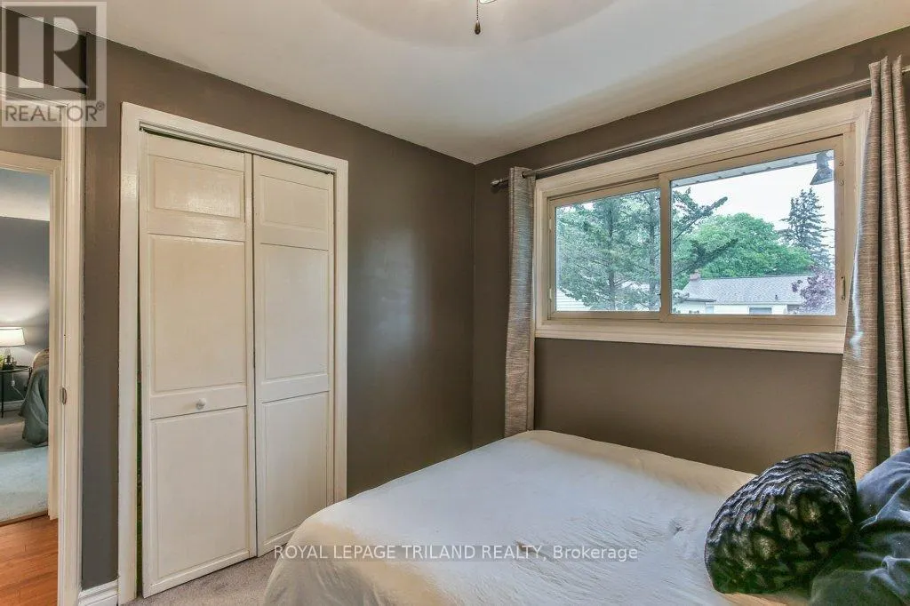 44 TWEED CRESCENT