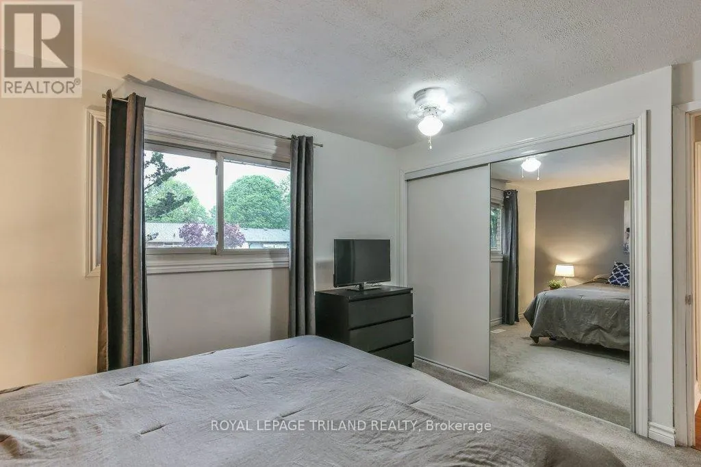 44 TWEED CRESCENT