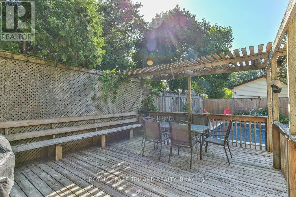 44 TWEED CRESCENT