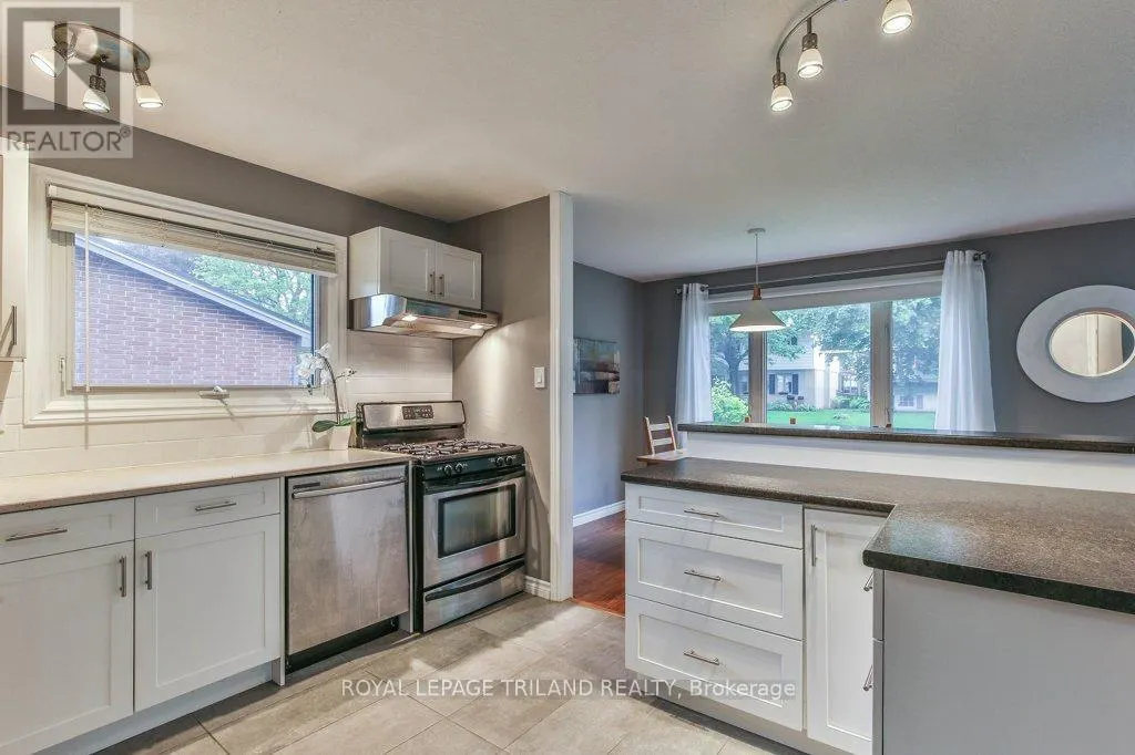 44 TWEED CRESCENT