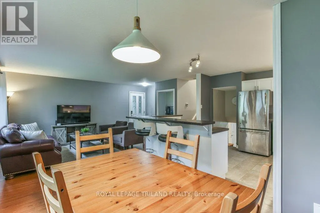 44 TWEED CRESCENT