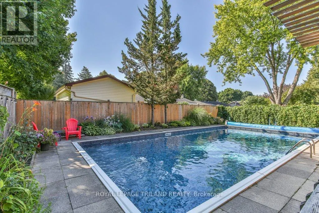 44 TWEED CRESCENT