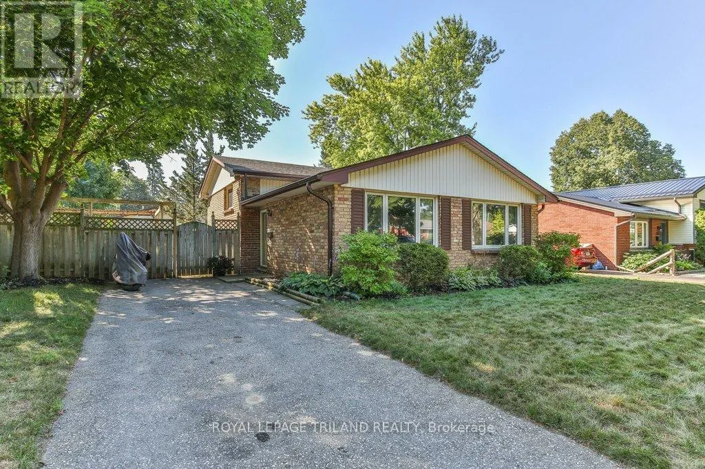 44 TWEED CRESCENT