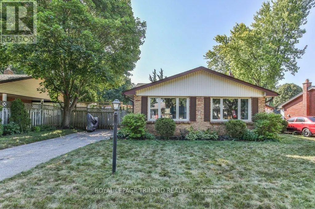 44 TWEED CRESCENT