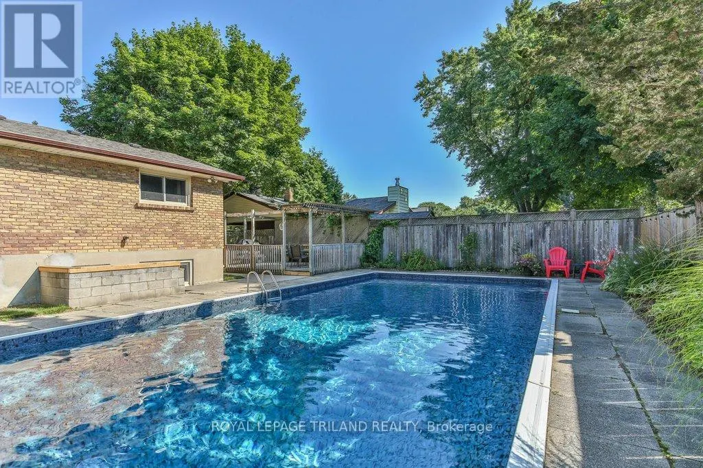 44 TWEED CRESCENT