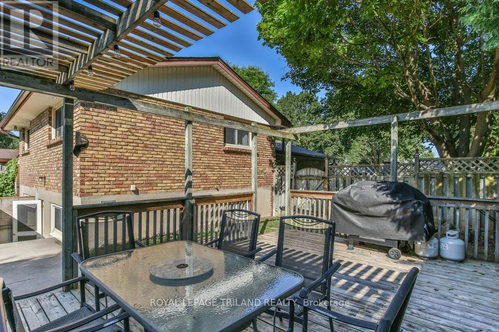 44 TWEED CRESCENT