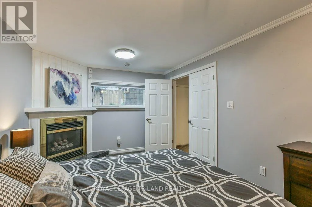 44 TWEED CRESCENT
