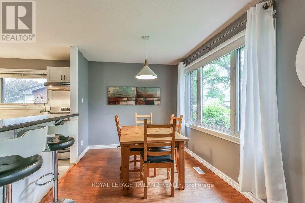 44 TWEED CRESCENT