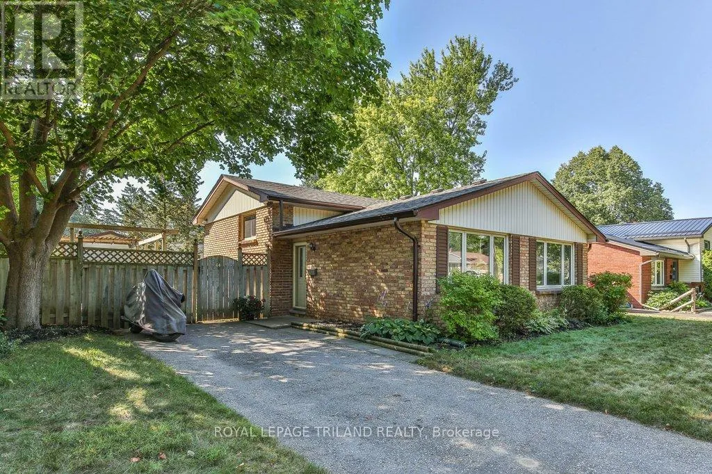 44 TWEED CRESCENT