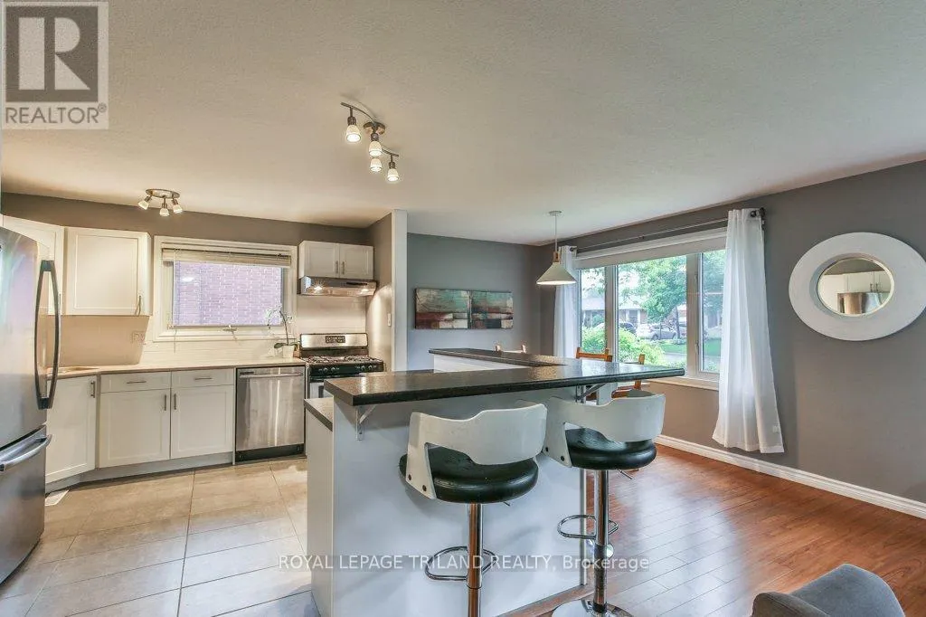 44 TWEED CRESCENT