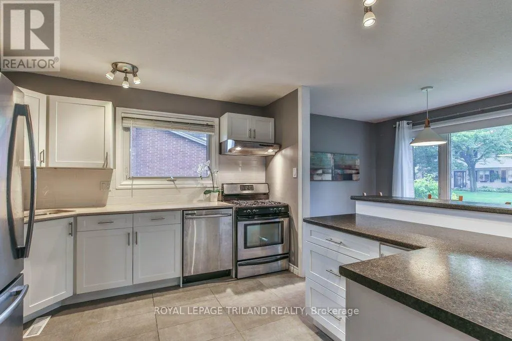 44 TWEED CRESCENT