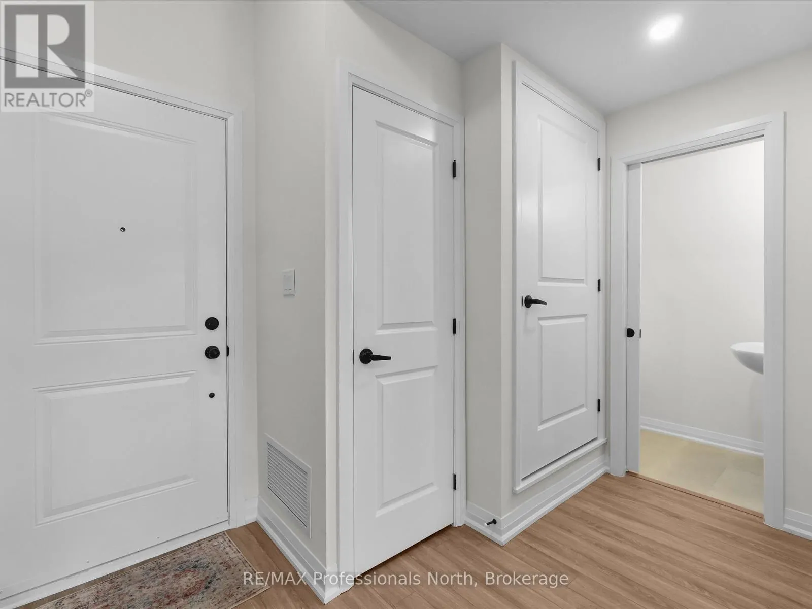 212 - 245 CRESCENT BAY LANE, #212