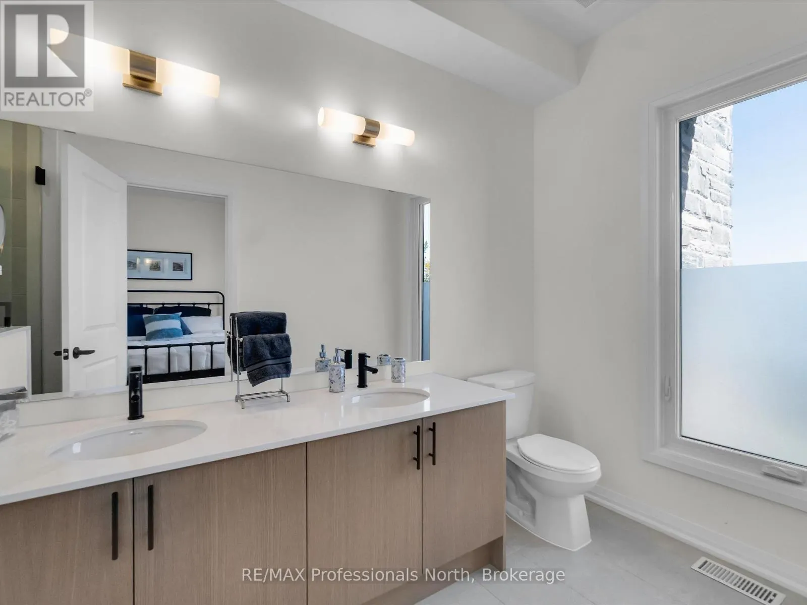 212 - 245 CRESCENT BAY LANE, #212