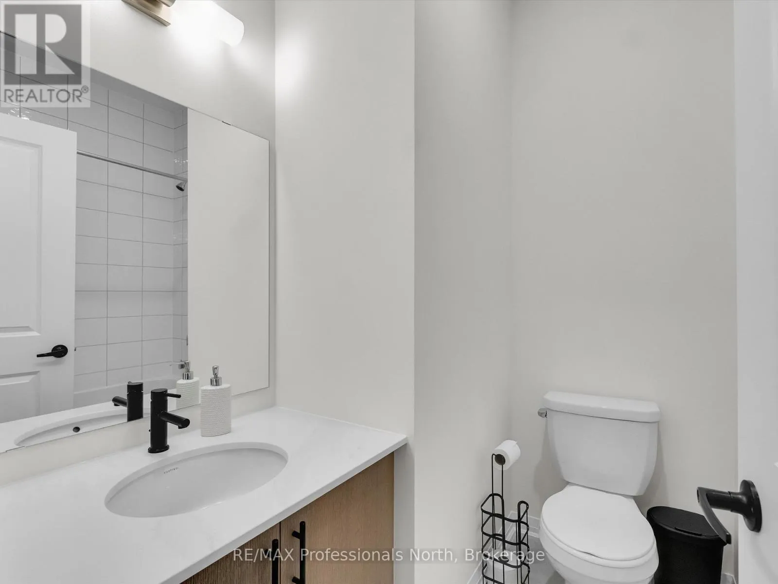 212 - 245 CRESCENT BAY LANE, #212