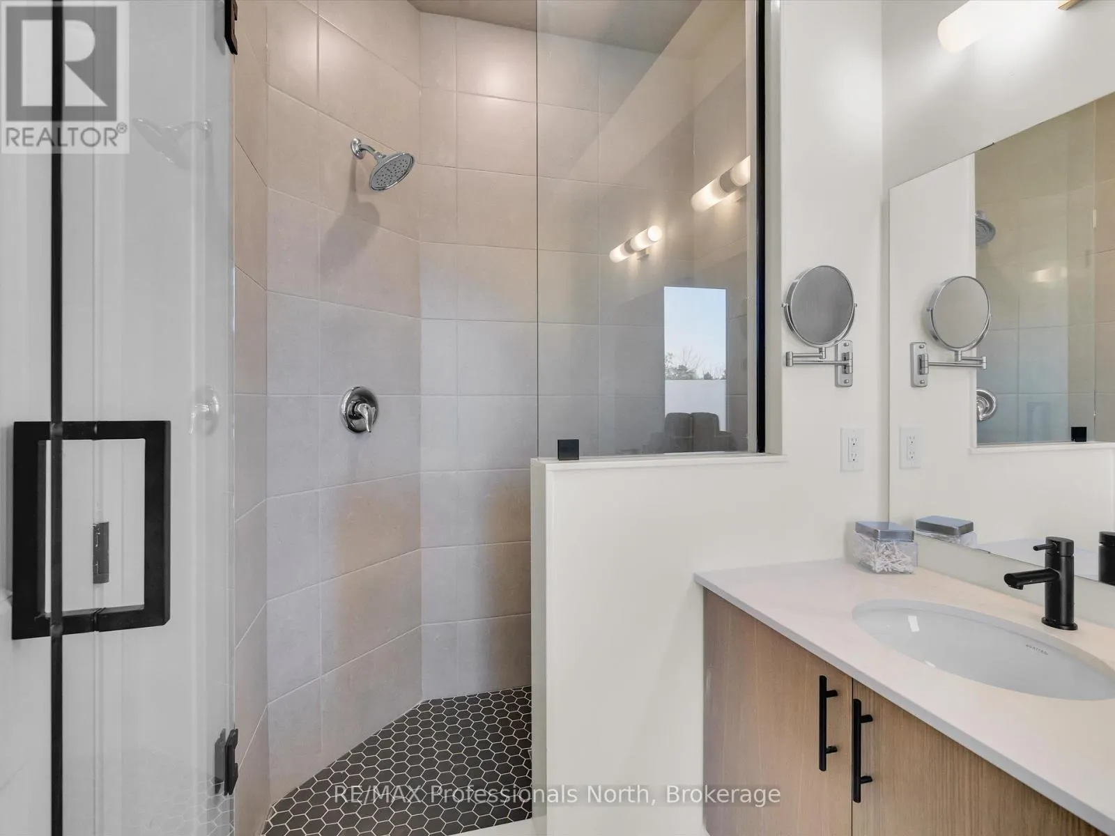 212 - 245 CRESCENT BAY LANE, #212