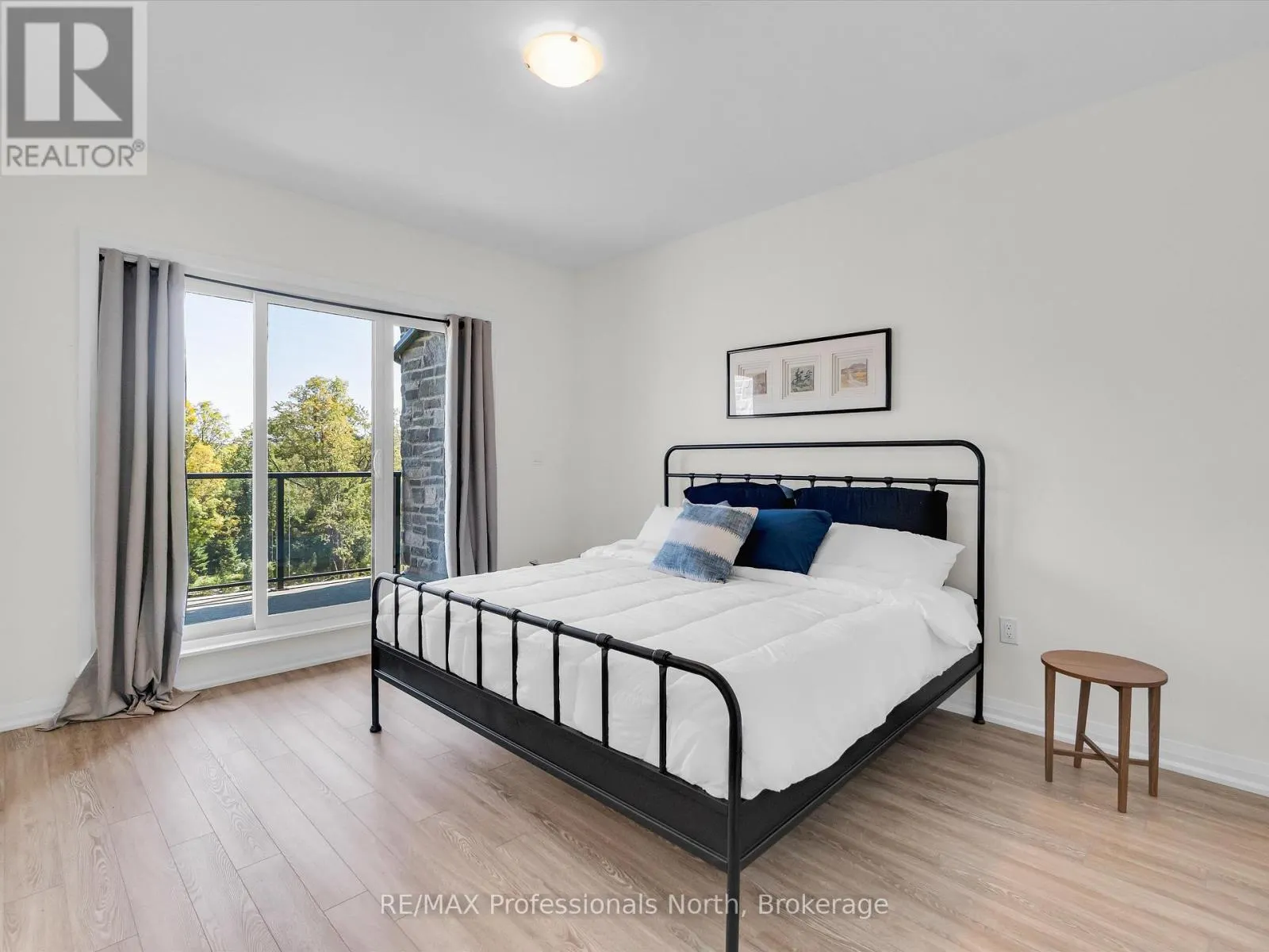 212 - 245 CRESCENT BAY LANE, #212