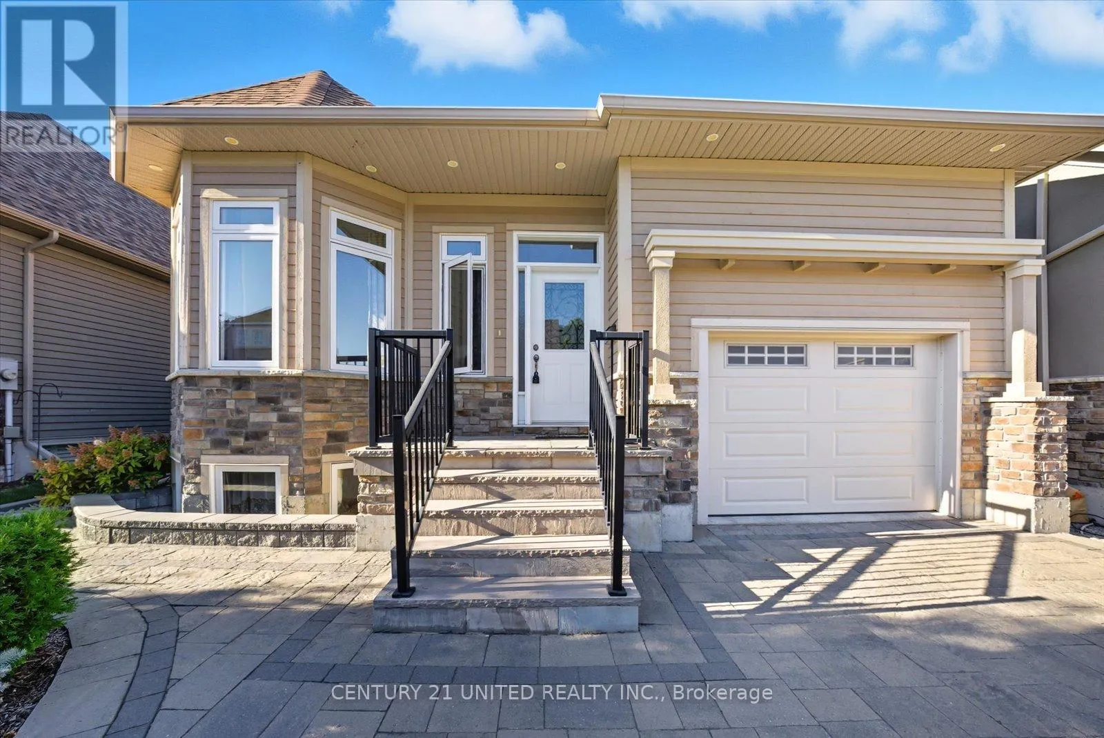 16 LOCKSIDE DRIVE